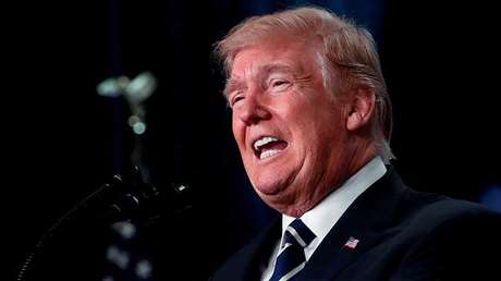 Un tuit falso de Donald Trump sobre la caída de las bolsas causa una tormenta en las redes