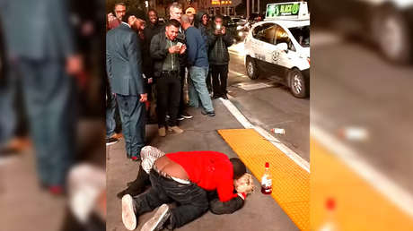 Una mujer inconsciente es abusada en plena calle de Las Vegas sin que nadie intervenga