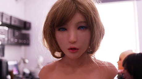 VIDEO: Inventan robot sexual inteligente capaz de reír cuando se le hace una broma