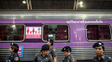 Una mujer muere al intentar tomarse un selfi en las vías del tren 