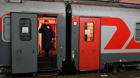 Un tren 'revive' en Rusia para que una niña de una aldea remota pueda llegar a su escuela