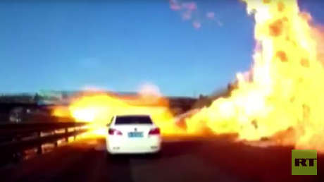 VIDEO: Autopista china se convierte en un infierno de fuego por un derrame de gas