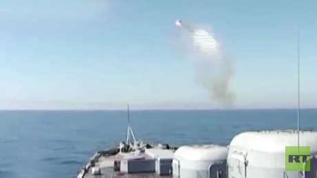 VIDEO: La fragata rusa Admiral Vinográdov demuestra su potencial destructivo