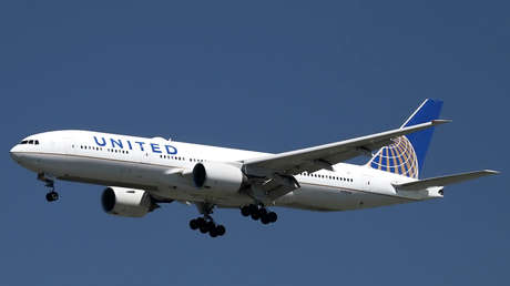 El motor de un Boeing 777 falla en pleno vuelo sobre el Pacífico (VIDEO Y FOTO)