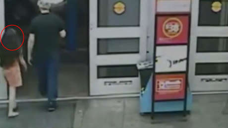 Una forense rompe a llorar durante el juicio por el asesinato brutal de una niña de 8 años