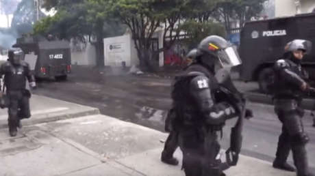 Enfrentamientos entre la Policía y estudiantes sacuden las calles de Bogotá (VIDEO)