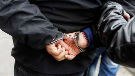 Arrestan a un alumno por llevar un arma a su secundaria un día después de la masacre en Florida