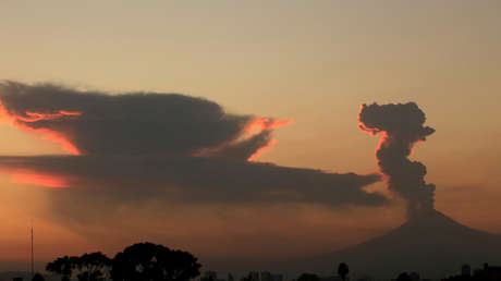 VIDEO: El volcán Popocatépetl exhala vapor y cenizas a 700 metros de altura tras el sismo