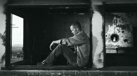 La novia de un exfutbolista que se suicidó habló con él mientras esperaba ser arrollado por un tren