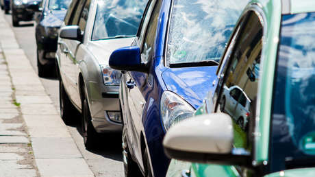 VIDEO: El increíble momento en que una conductora hace que su auto 'flote'