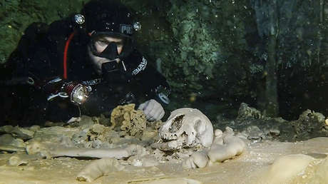 México: encuentran esqueleto humano de miles de años en el cenote mas grande del mundo