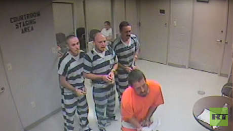 "Me vieron como un ser humano": Cómo unos reos escaparon para salvar la vida de su guardia (VIDEO)