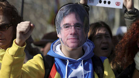 La Policía española se dispone a detener a Puigdemont y resulta ser un humorista