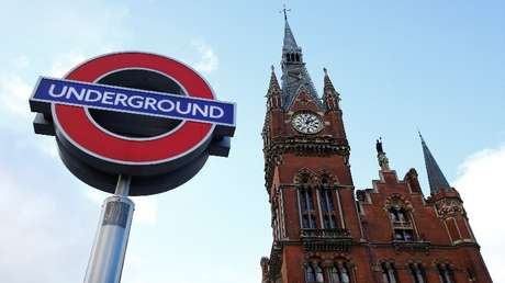 Evacúan un convoy del metro en Londres en plena hora pico