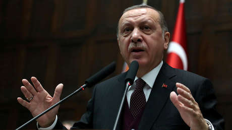 Erdogan a una niña: "Si caes como una mártir, te cubriremos con una bandera turca" (VIDEO)