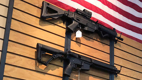 VIDEO: Estadounidenses destruyen sus armas tras la masacre de Florida