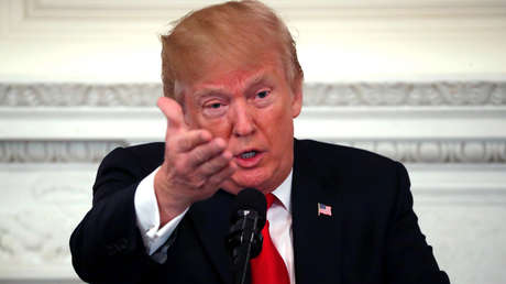 MEMES: Trump dice que "habría entrado en la escuela de Florida incluso sin arma", y arden las redes