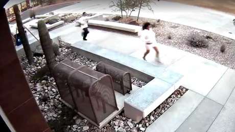 Operación fracasada: Huyen de un robo y sin saberlo entran en el edificio de la Policía (VIDEO)