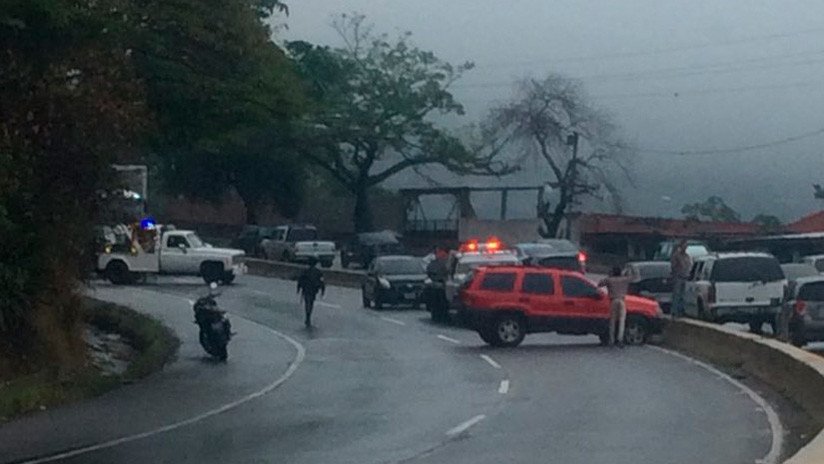 FOTOS, VIDEOS: Fuerte oleaje y mar de fondo dejan destrucciones en las costas de Venezuela