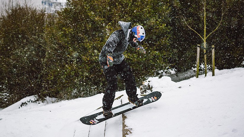 FOTO, VIDEO: Medallista olímpico desafía a 'la bestia del este' y practica snowboard en las calles