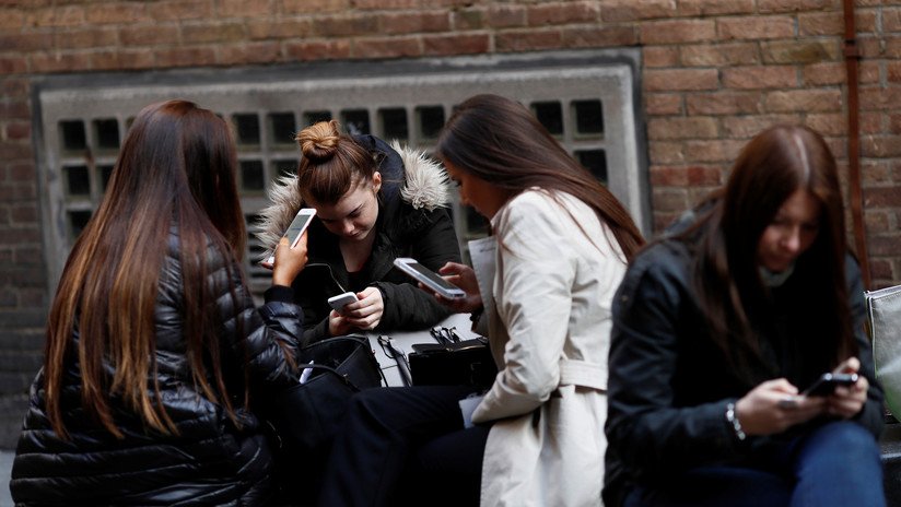 Teléfono inteligente vs. seres queridos: una de cada tres personas elige lo primero