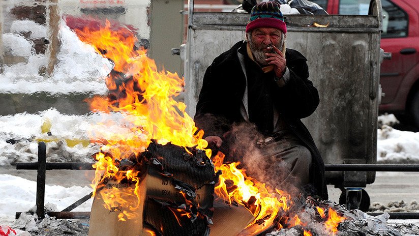 Un vagabundo quema a otro sintecho por despertarlo