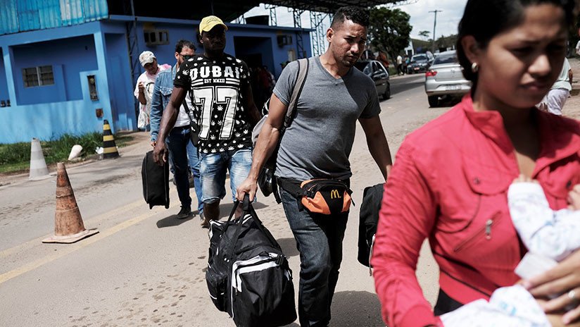 Brasileños atacan y expulsan a inmigrantes venezolanos