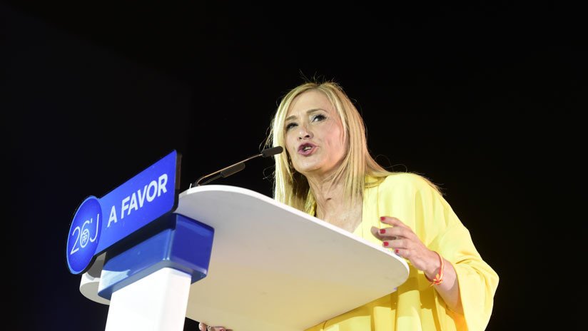 La presidenta de la Comunidad de Madrid, acusada de falsificar notas para obtener un máster