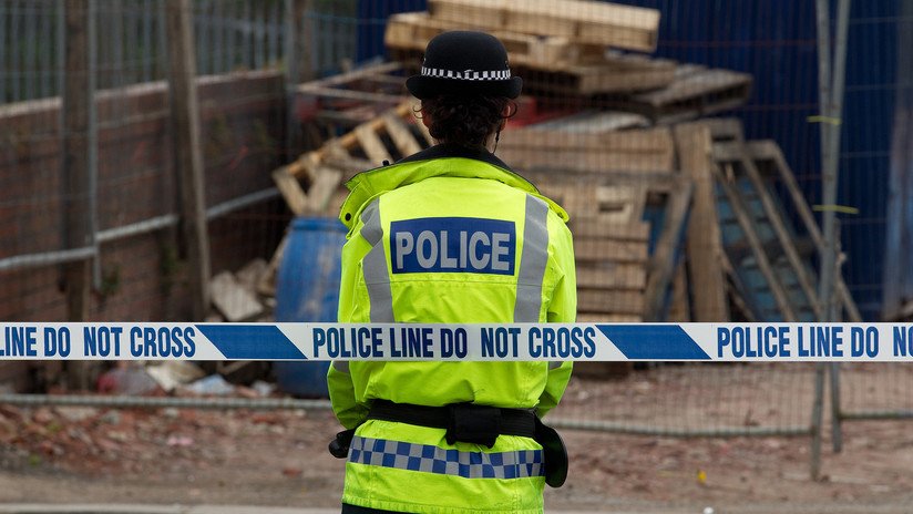 Cierran de emergencia varias escuelas británicas por las amenazas de masacrar a los niños