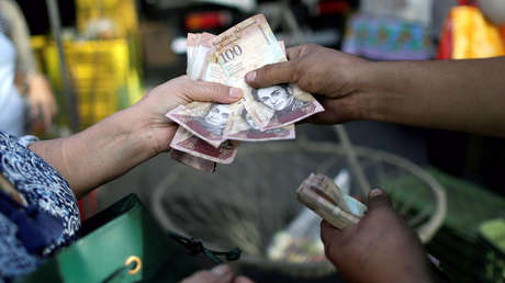 Venezuela: Las remesas "bajo cuerda" abren una nueva grieta en la economía