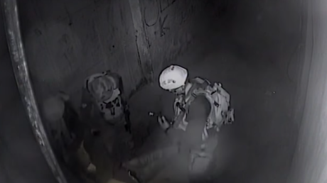 FUERTE VIDEO: Soldados israelíes dan una mortífera paliza a un palestino malherido tras dispararle