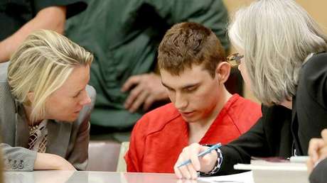 La madre adoptiva del autor de la masacre de Florida pagó 50.000 dólares para adoptarlo