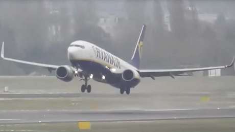 VIDEO: Dramáticos aterrizajes con vientos de más de 80 km/h en Reino Unido