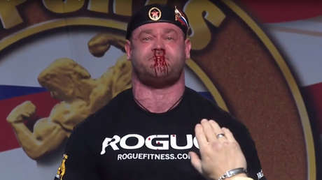 Un levantador de potencia levanta 426 kilógramos y sangra por la nariz (VIDEO) 