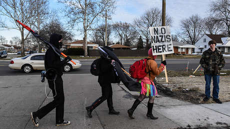 VIDEO: Manifestantes hacen frente a nacionalistas blancos cerca de la Universidad de Míchigan