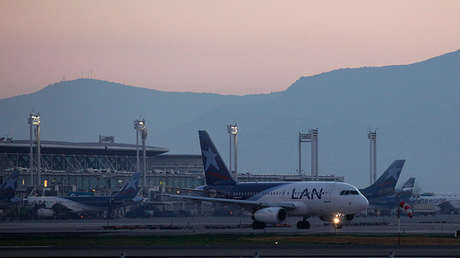 El drama de 62 haitianos que llevan tres días varados en un aeropuerto de Chile