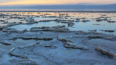 ¿Calentamiento? Dígaselo a estas olas que se congelan instantáneamente (VIDEO)
