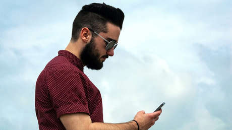 'Epidemia de los jorobados': Así es el trastorno que sufrirán los adictos a los dispositivos móviles