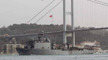Un buque militar de EE.UU. con infantes de Marina entra en el mar Negro
