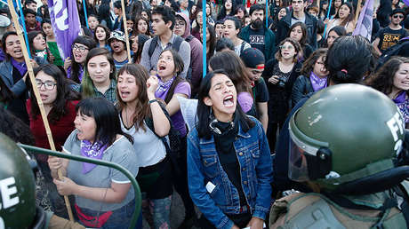 Una sonrisa a la yugular: Las feministas que disparan a matar (pero de la risa)