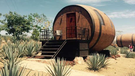 FOTOS: El hotel 'barrica' que invita a turistas a reposar como tequila en México