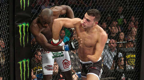 VIDEO: El luchador manco de la MMA regresa con un triunfo y casi estrangula a su rival