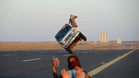 Un oso liberado en Irak, el deshielo coreano y tatuajes de campeonato: Las fotos de la semana