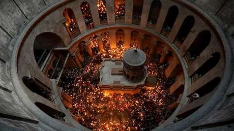 Un sacerdote revela frente a las cámaras el 'verdadero' origen de la Luz Sagrada