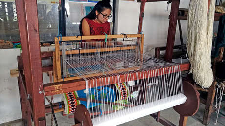 El tejido ancestral que se resiste a desaparecer ante la industrialización