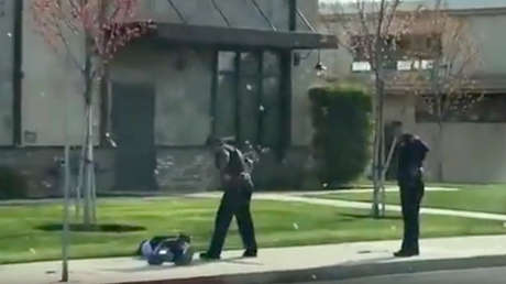 FUERTE VIDEO: Un fugitivo forcejea con la Policía y termina abatido