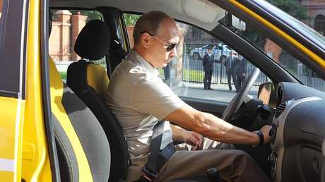 "No estoy bromeando": Putin pensó en hacerse taxista antes de trasladarse a Moscú