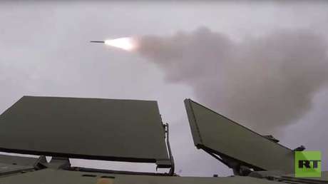 ¡Detectado, seguido... fuego!: Misiles antiaéreos Tor-2M abandonan su rampa uno por uno (video)