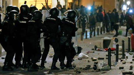 Indignación y polémica por la muerte de un vendedor ambulante senegalés en España