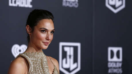 El homenaje de 'La Mujer Maravilla' Gal Gadot a Stephen Hawking desata indignación en las redes